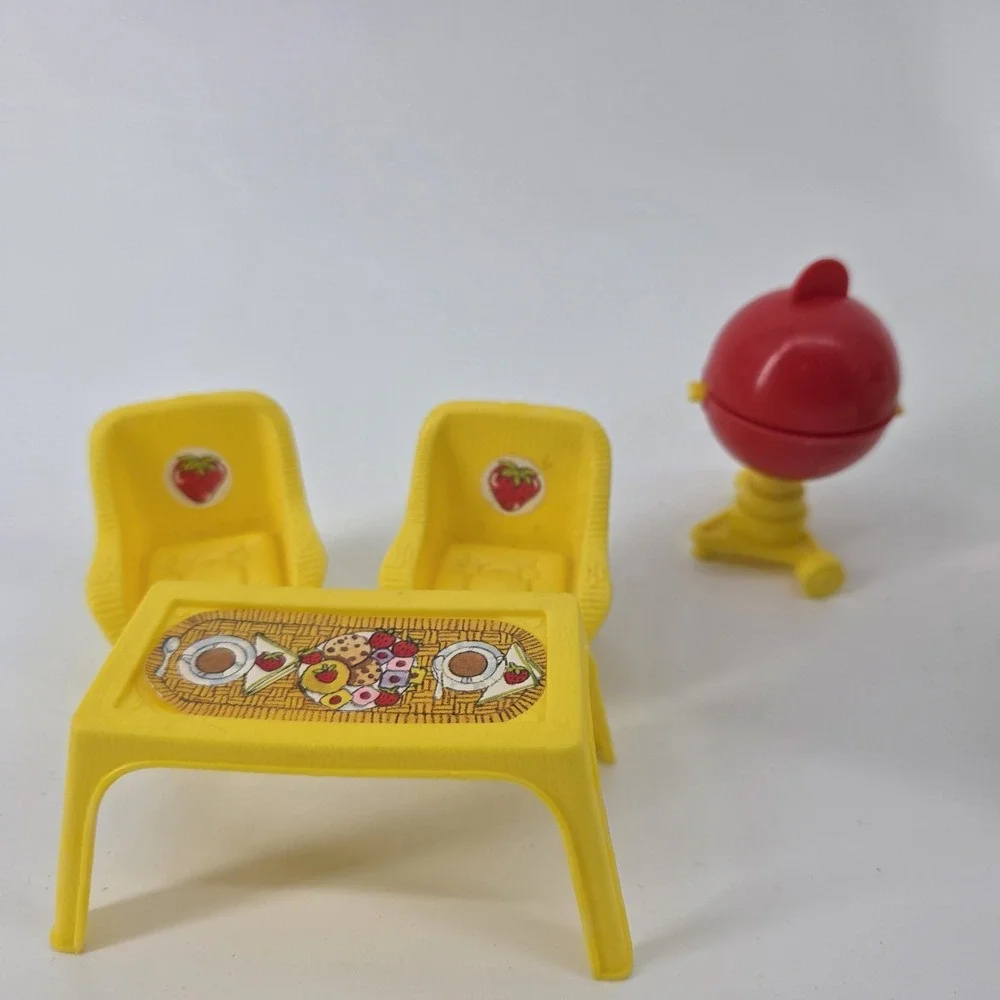 Strawberry Shortcake Garden House Gazebo 1981 grill Table Chairs Vintage Kenner